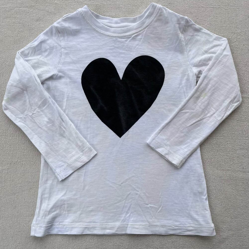 Primary Long-Sleeve Tee in Ivory & Black Heart, Size 4-5, PLAY